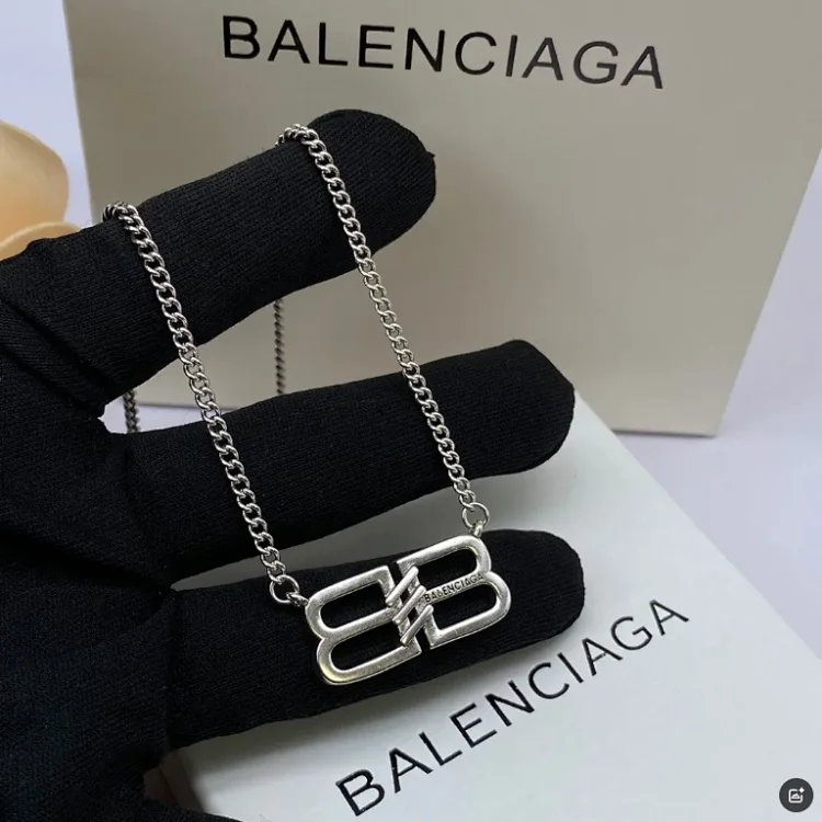 Balenciaga  7400953966