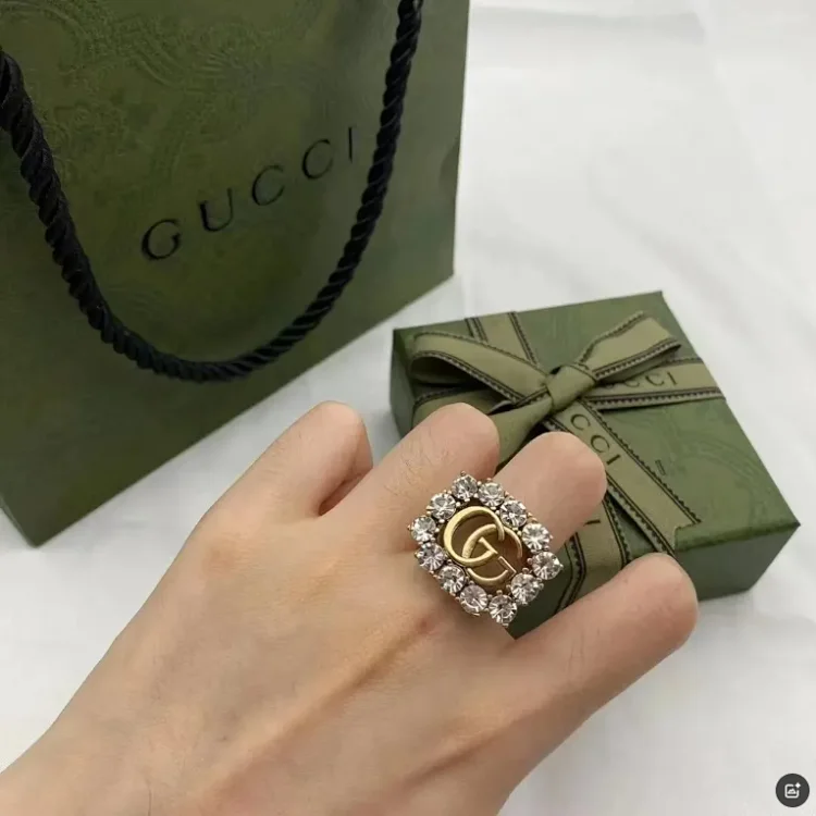 Gucci 7400938202