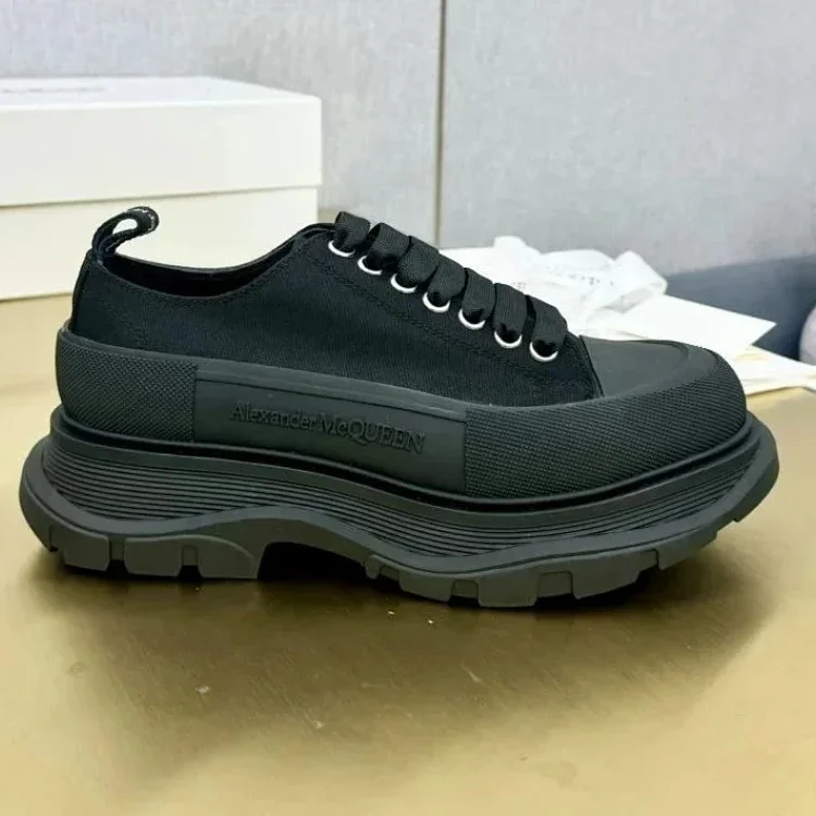 McQueen 7486817383